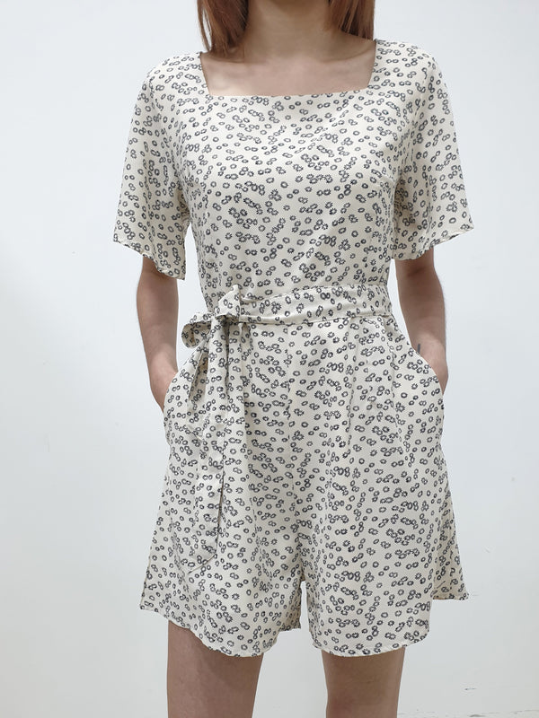 MADEBYFER - Square Neck Sleeved Romper
